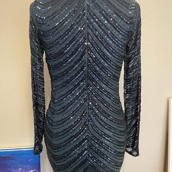 Was perfect for Xmas party. Dark teal. Sm snag on front as shown. Dry cleaned. - Picture 5 of 5